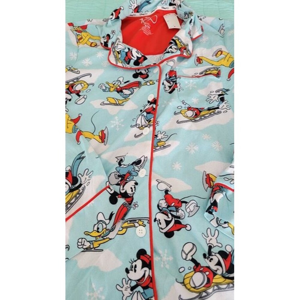 Disney Women’s Christmas Holiday Flannel Pajama Top S